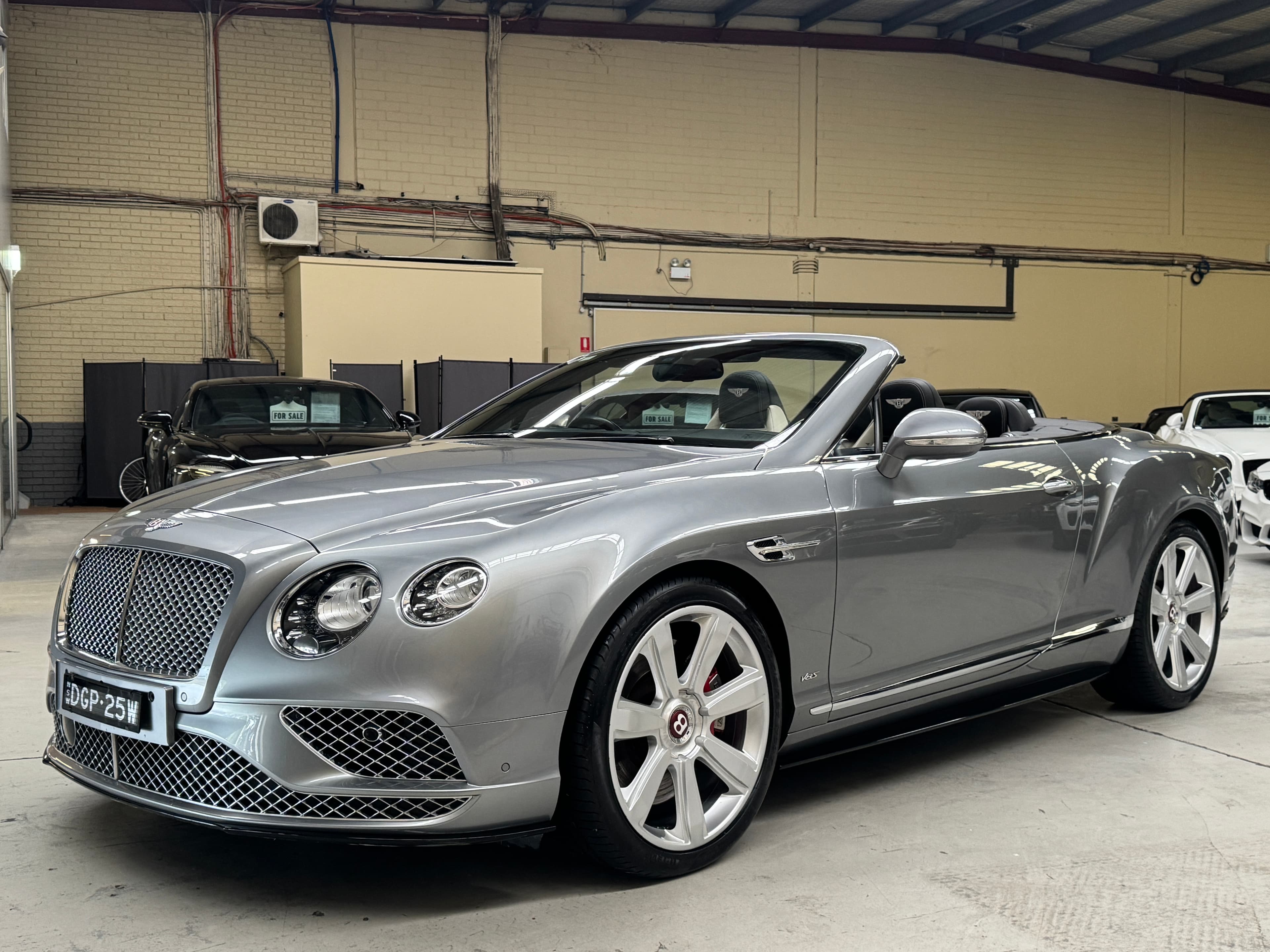 2017 Bentley CONTINENTAL V8S in Hallmark Silver — infotainment
