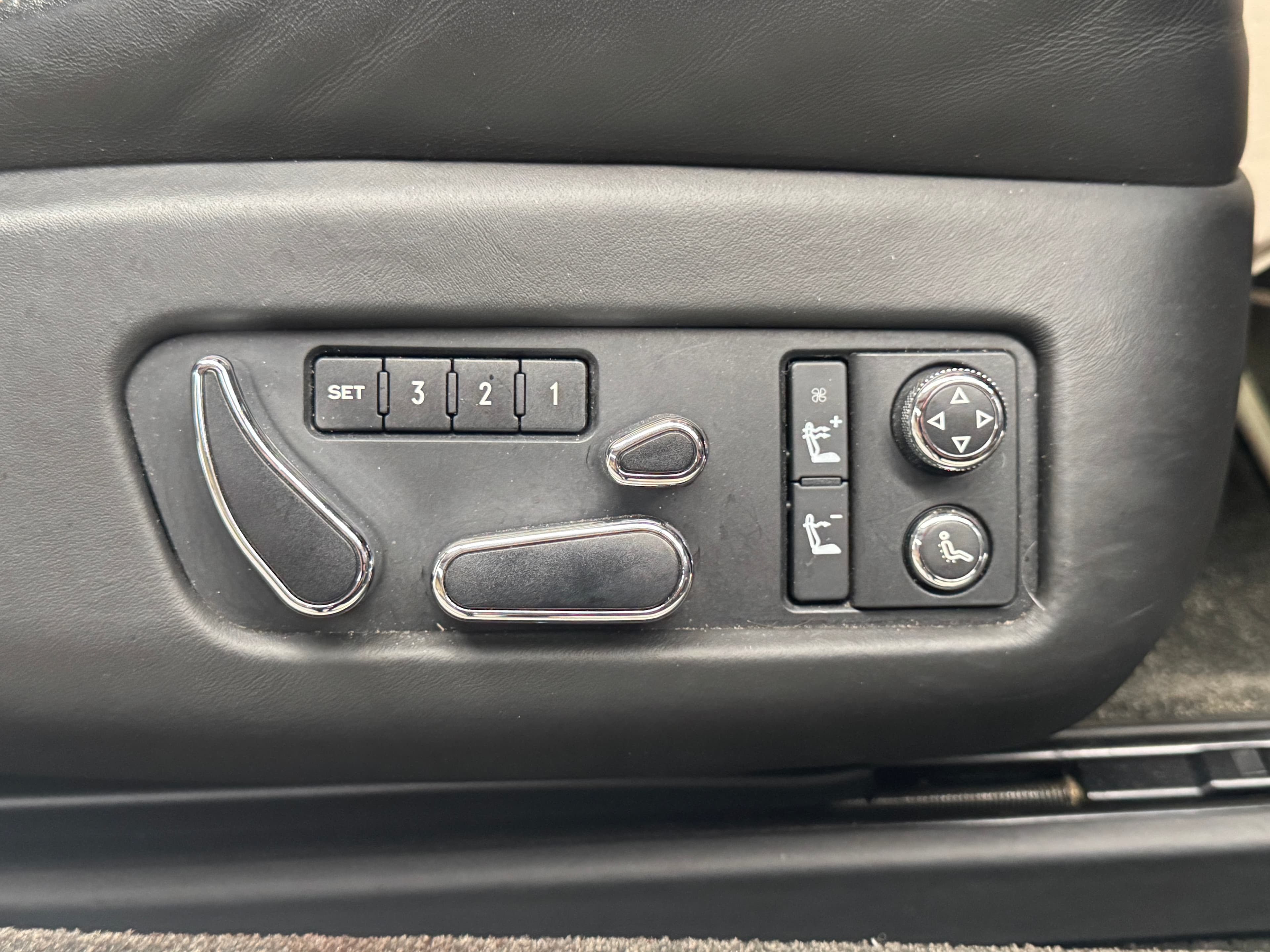 2017 Bentley CONTINENTAL V8S in Hallmark Silver — photo 16